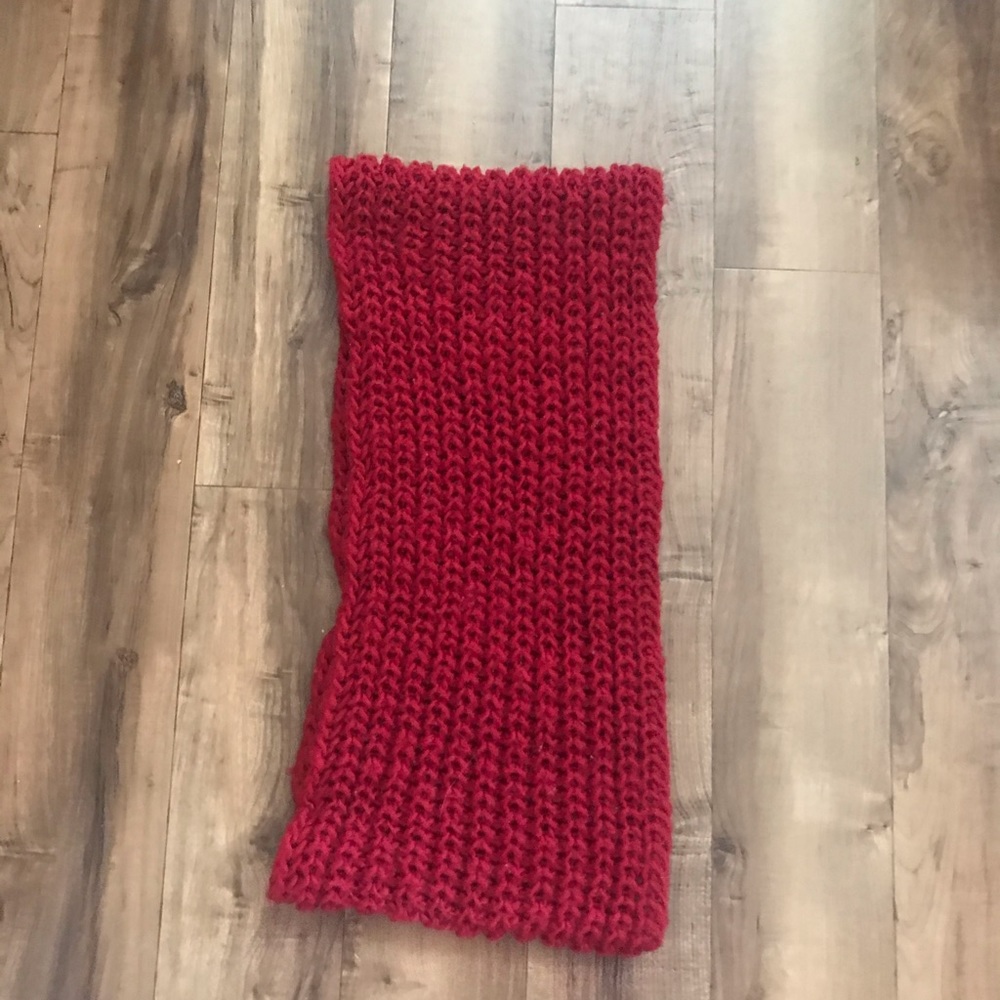 Red infinity scarf